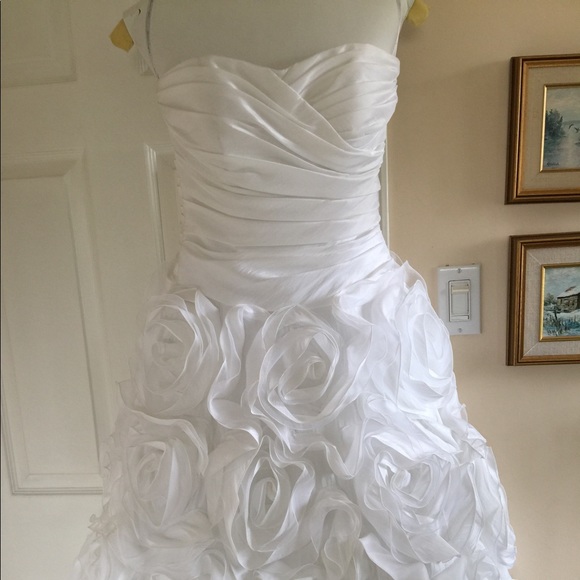 T-length wedding dress with Rosette details - Picture 1 of 4
